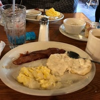Photo taken at Cracker Barrel Old Country Store by Elaine T. on 12/16/2016