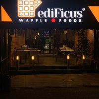 Снимок сделан в Edificus Waffle House &amp;amp; Restaurant пользователем Ahmet Ç. 12/22/2021