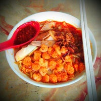 Photo taken at Hokkien Mee &amp;amp; Laksa by Aaren K. on 8/10/2013