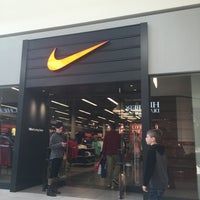 Foto tirada no(a) Nike Factory Store por Claudia A. em 11/8/2015