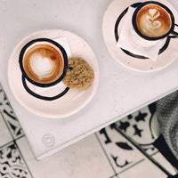 9/25/2019에 Sara님이 Modam Café | کافه مدام에서 찍은 사진