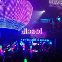 รูปภาพถ่ายที่ Diesel Club Lounge โดย Drew M. เมื่อ 1/16/2013