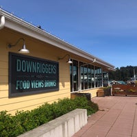 Foto diambil di Downriggers Restaurant oleh KC S. pada 4/17/2022
