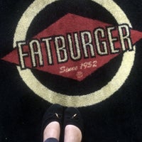 Photo taken at Fatburger by Jonna Small R. on 4/5/2016