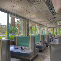 Photo taken at Hilton Head Diner by Larry C. on 4/14/2022