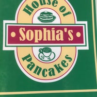 Снимок сделан в Sophia&amp;#39;s House of Pancakes пользователем Jonathan D. Y. 6/25/2016
