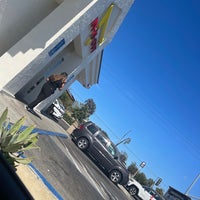 Photo taken at In-N-Out Burger by Hamza E. on 6/4/2022