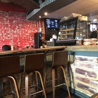 11/3/2018 tarihinde Doris C.ziyaretçi tarafından Smelly Cat Coffeehouse'de çekilen fotoğraf