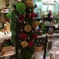 Das Foto wurde bei Tannenbaum Christmas Shop von Stacie T. am 10/23/2014 aufgenommen