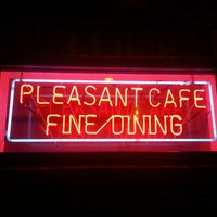Foto tirada no(a) Pleasant Cafe por Chris M. em 1/19/2014