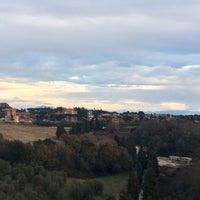 Foto tirada no(a) Castello Della Castelluccia Hotel Rome por Gina G. em 1/16/2017