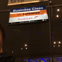 Photo taken at Lufthansa (LH) Check-in by mute on 10/20/2016