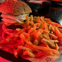 Foto tirada no(a) The Burger Joint por Vasilis P. em 6/13/2022