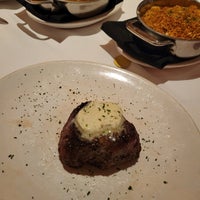 Photo taken at Fleming&amp;#39;s Prime Steakhouse &amp;amp; Wine Bar by Rachel A. on 11/17/2022