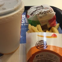 Photo taken at Burger King by Jucelia A. on 11/23/2015