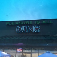 Foto tirada no(a) Pleasure Is All Wine por Kendra W. em 2/17/2017