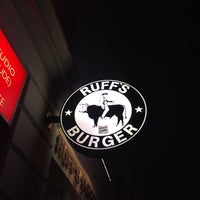 รูปภาพถ่ายที่ Ruff&amp;#39;s Burger โดย susanne m. เมื่อ 11/20/2016
