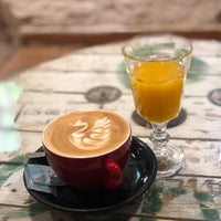 Foto diambil di Mür Café oleh Jose B. pada 8/11/2019