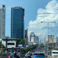 Photo taken at Ratchada-Lat Phrao Intersection Flyover by Rathapol S. on 7/8/2020