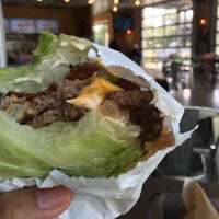 9/17/2018 tarihinde Michael M.ziyaretçi tarafından BurgerFi'de çekilen fotoğraf