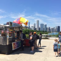 6/8/2017 tarihinde Michael C.ziyaretçi tarafından Kim &amp;amp; Carlo&amp;#39;s Chicago Style Hot Dogs'de çekilen fotoğraf