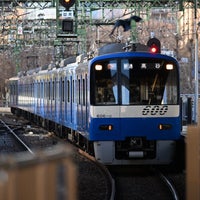 Photo taken at Keikyu Platforms 2-3 by tsuozai ＠. on 1/1/2022
