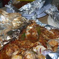 Photo taken at Portuguese Grilled Fish (Ikan Panggang Portugis Istimewa) by Pohyun Y. on 2/13/2022