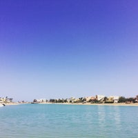 Photo taken at Lagoon at The Three Corners Rihana Resort El Gouna by Hamide on 10/1/2017