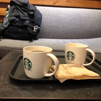 Das Foto wurde bei Starbucks von Ryan Y. am 6/6/2019 aufgenommen