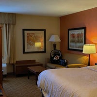 Foto diambil di Hampton Inn by Hilton oleh Maribel S. pada 3/29/2021