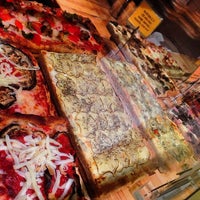 3/23/2014 tarihinde Geb H.ziyaretçi tarafından Pizza By La Grolla'de çekilen fotoğraf