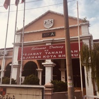 Pejabat Tanah Dan Jajahan Kota Bharu - Government Building