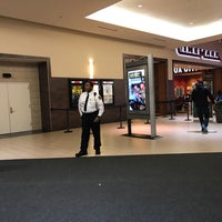 11/25/2017 tarihinde Brenda C.ziyaretçi tarafından Louis Joliet Mall'de çekilen fotoğraf