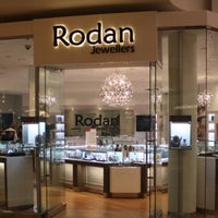 Das Foto wurde bei Rodan Jewellers von Rodan Jewellers am 7/25/2013 aufgenommen