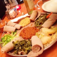 1/13/2013 tarihinde Jesse B.ziyaretçi tarafından Meskerem Ethopian Cuisine'de çekilen fotoğraf