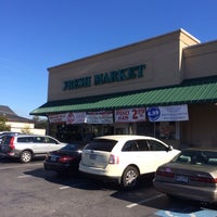 รูปภาพถ่ายที่ The Fresh Market โดย Jesse B. เมื่อ 12/24/2013