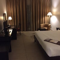 Das Foto wurde bei Mafraq Hotel Abu Dhabi von Wins M. am 11/13/2018 aufgenommen