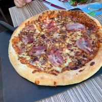 Foto diambil di Pizza Hut oleh NFBMUC pada 7/21/2021