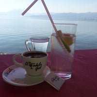 Das Foto wurde bei Ayaklı Göl Cafe &amp;amp; Restaurant von Nilüfer K. am 10/21/2017 aufgenommen