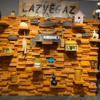 Foto diambil di Lazvegaz Restaurant oleh KZy pada 10/28/2021