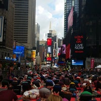 Снимок сделан в Solstice In Times Square пользователем jen c. 6/21/2015