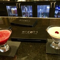 Foto tirada no(a) Midori Sushi and Martini Lounge por Kristen A. em 2/18/2017