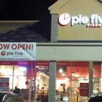 รูปภาพถ่ายที่ Pie Five Pizza โดย Jeremy B. เมื่อ 11/26/2013