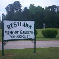 Photo prise au Restlawn Memory Gardens par burialplanning.com le9/24/2013