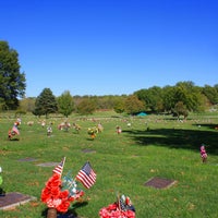 Photo prise au Forest Hill &amp;amp; Calvary Cemetery par burialplanning.com le8/15/2013