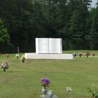 Photo prise au Oaknoll Memorial Gardens par burialplanning.com le10/2/2013