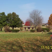 Foto scattata a Highland Memory Gardens da burialplanning.com il 10/2/2013