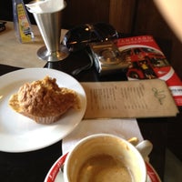 Photo taken at Cafe La Divina by Alexandre G. on 9/15/2012