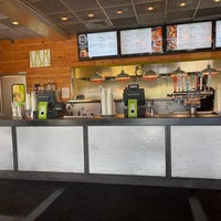 Foto diambil di BurgerFi oleh Ted J B. pada 3/23/2022