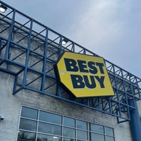 Photo taken at Best Buy by Ted J B. on 5/17/2022